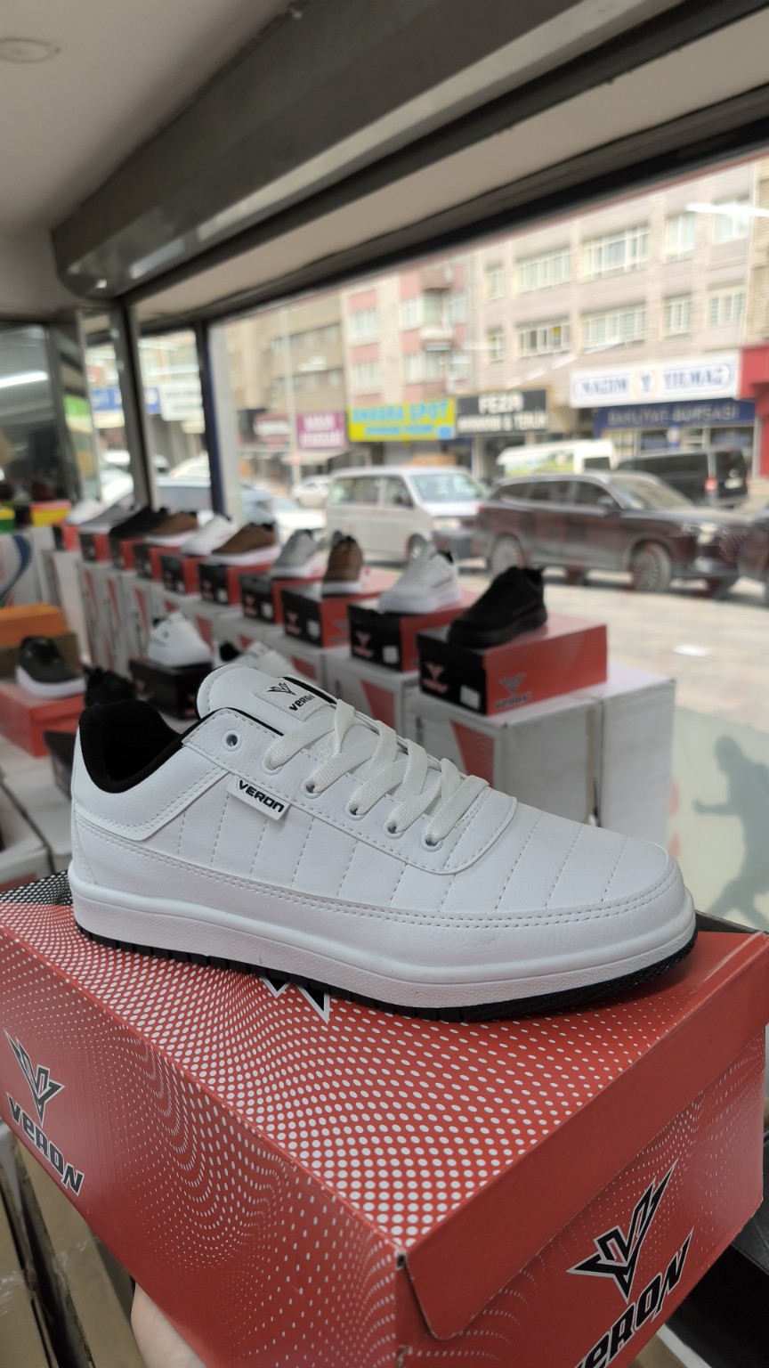 White Casual Sneaker