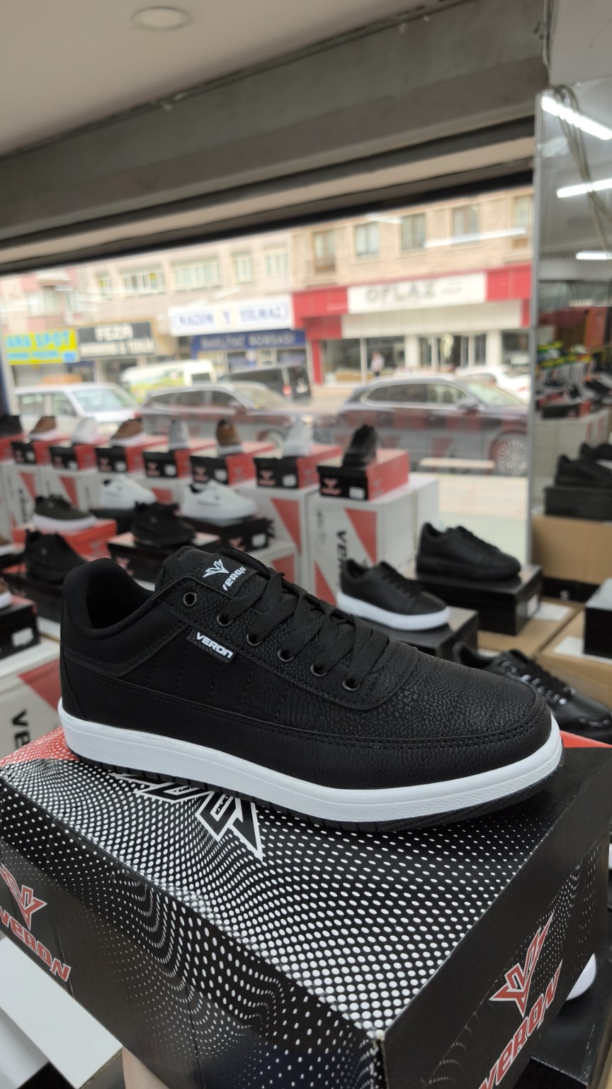 Black Casual Sneaker